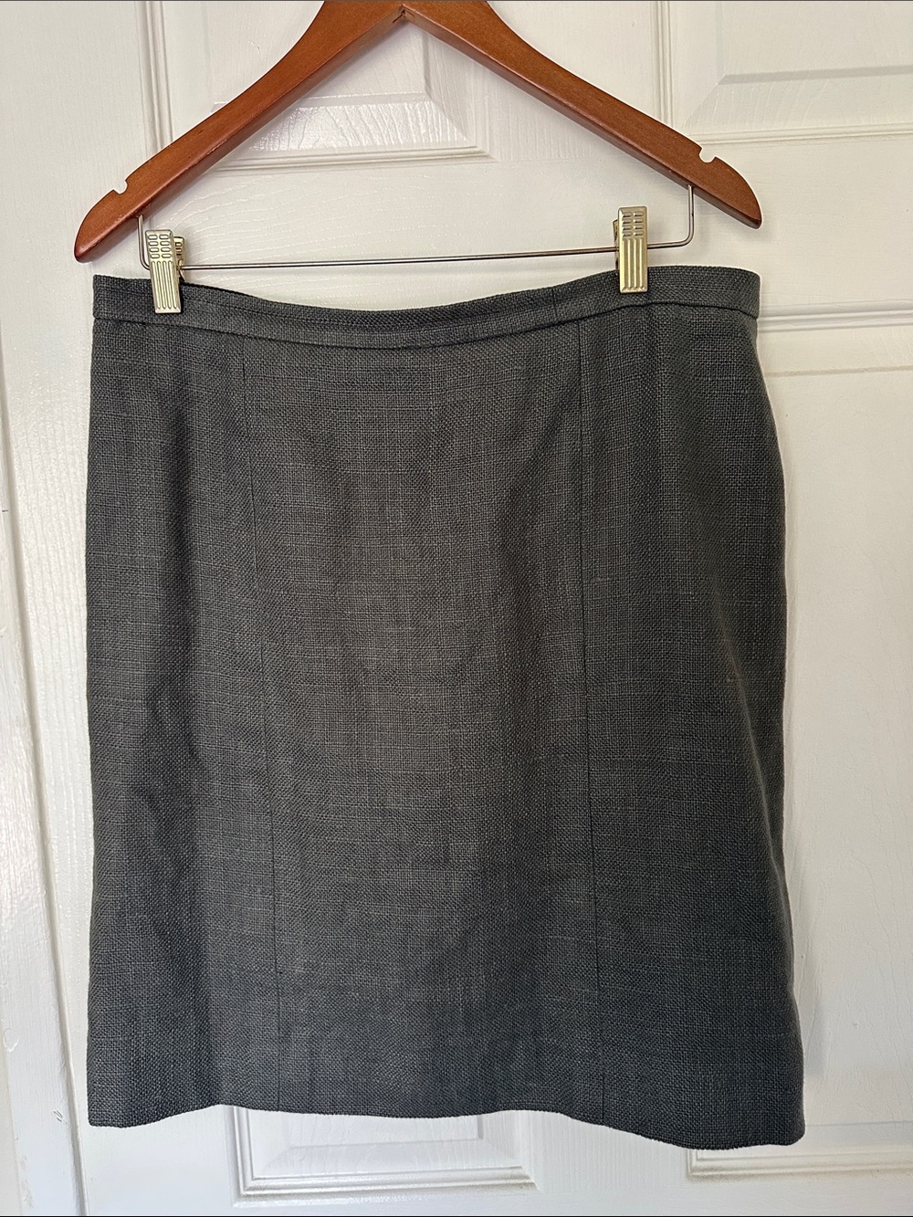 Chanel  Gray linen with silk lining Pencil Skirt